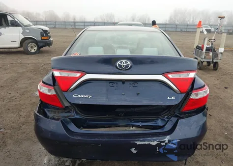 2015 Toyota Camry Le z USA, uszkodzony, nr VIN 4T4BF1FKXFR445726